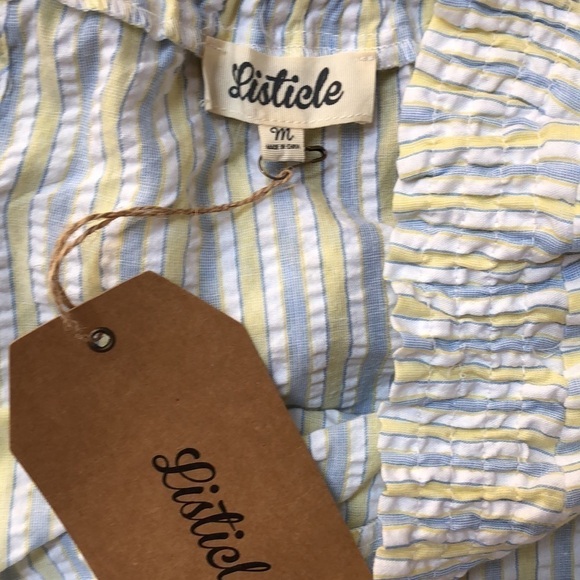 Listicle NWT off shoulder seersucker top. Size M - Picture 4 of 8